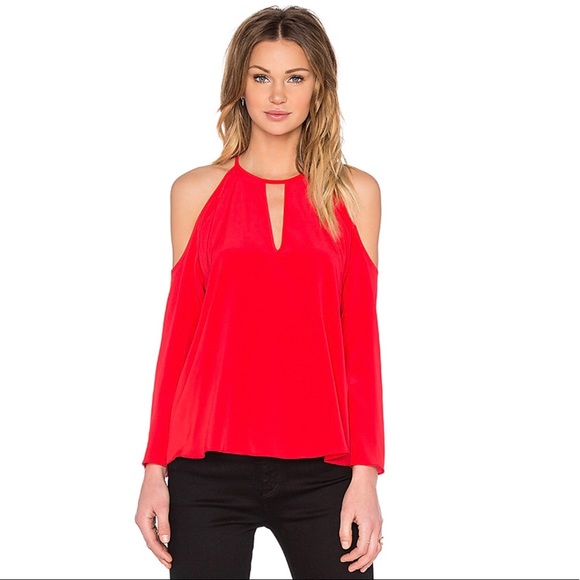 Lovers + Friends Tops - ❤️Lovers + Friends Cold shoulder blouse